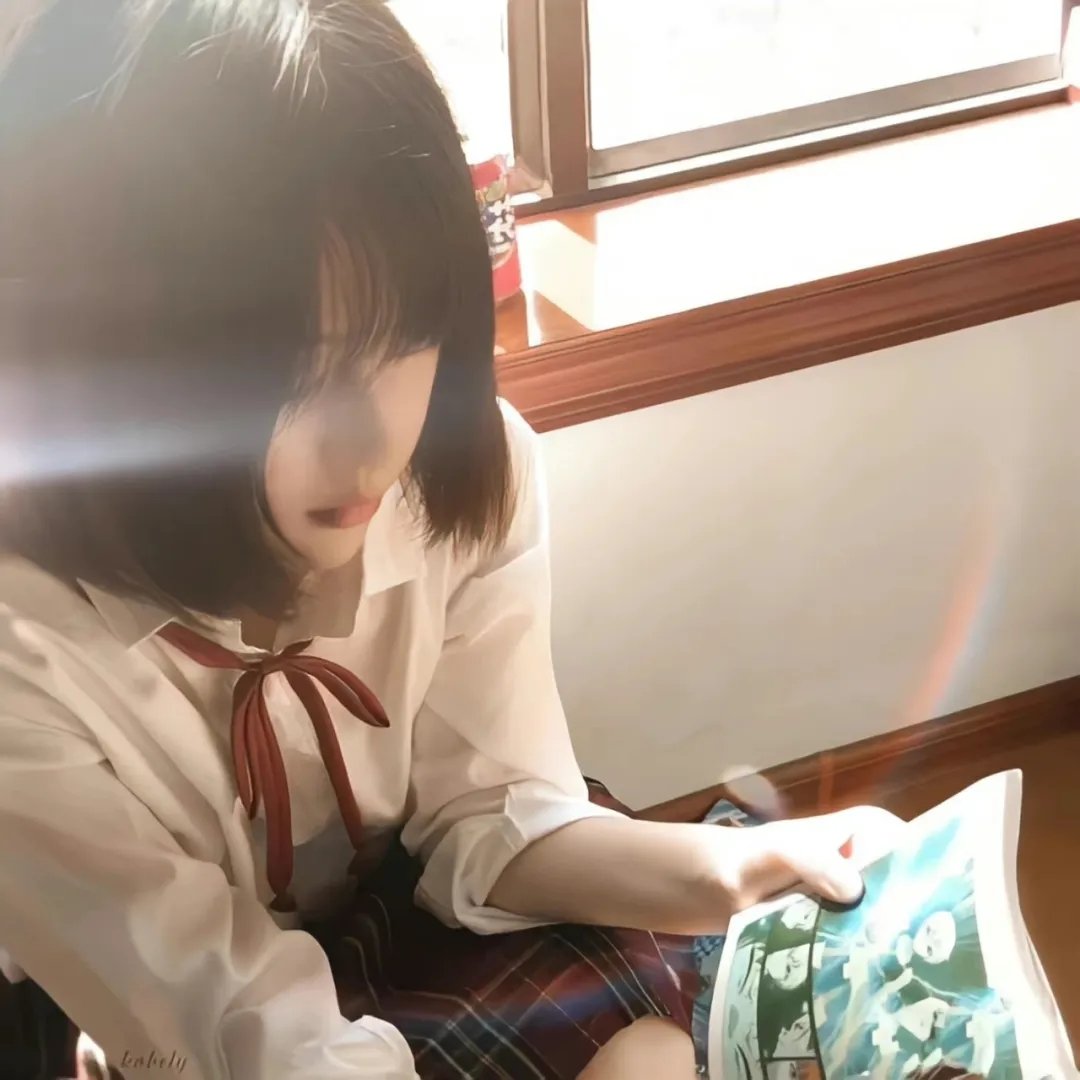 穿蓝衣的男孩
